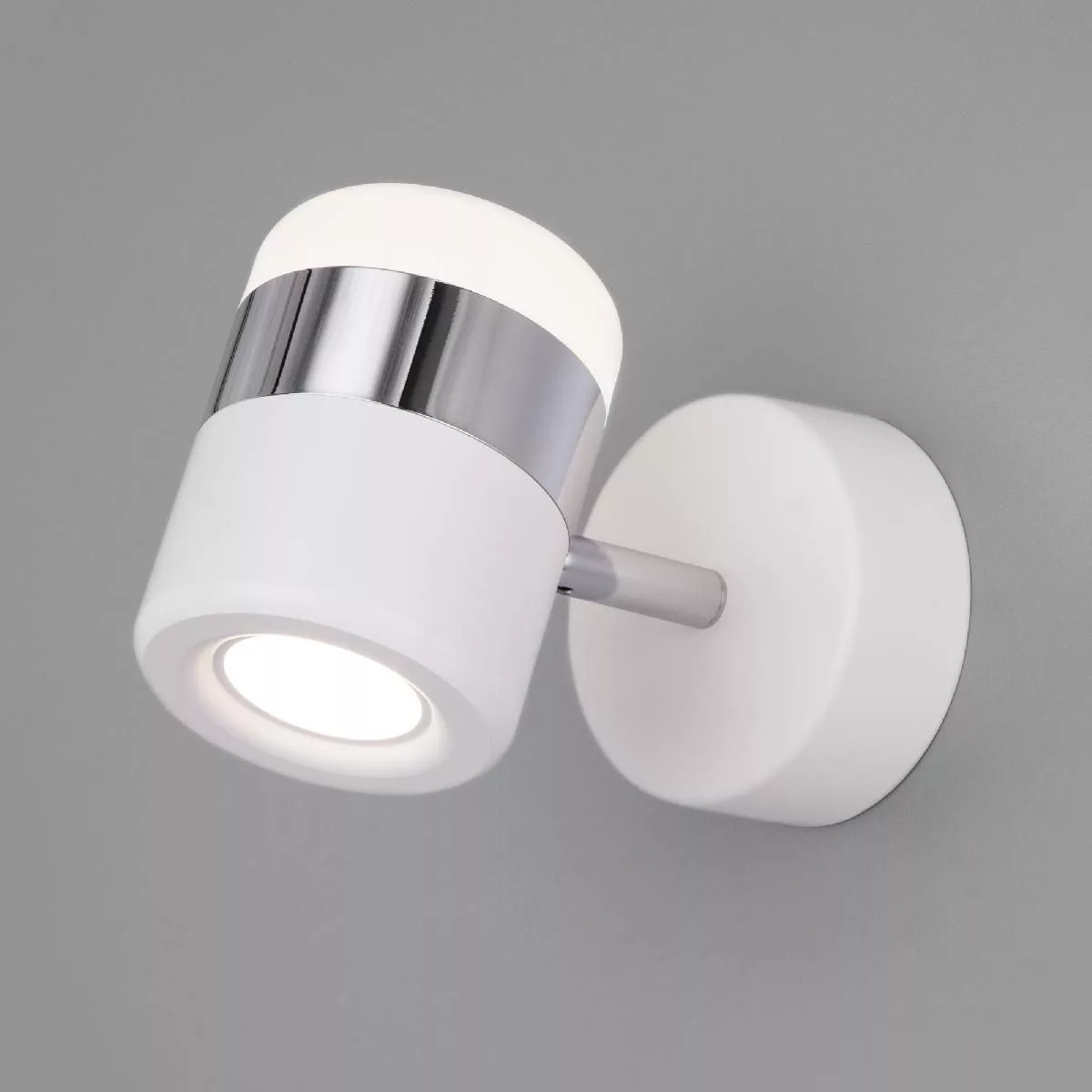 Настенный светильник Eurosvet хром / белый 20165/1 LED