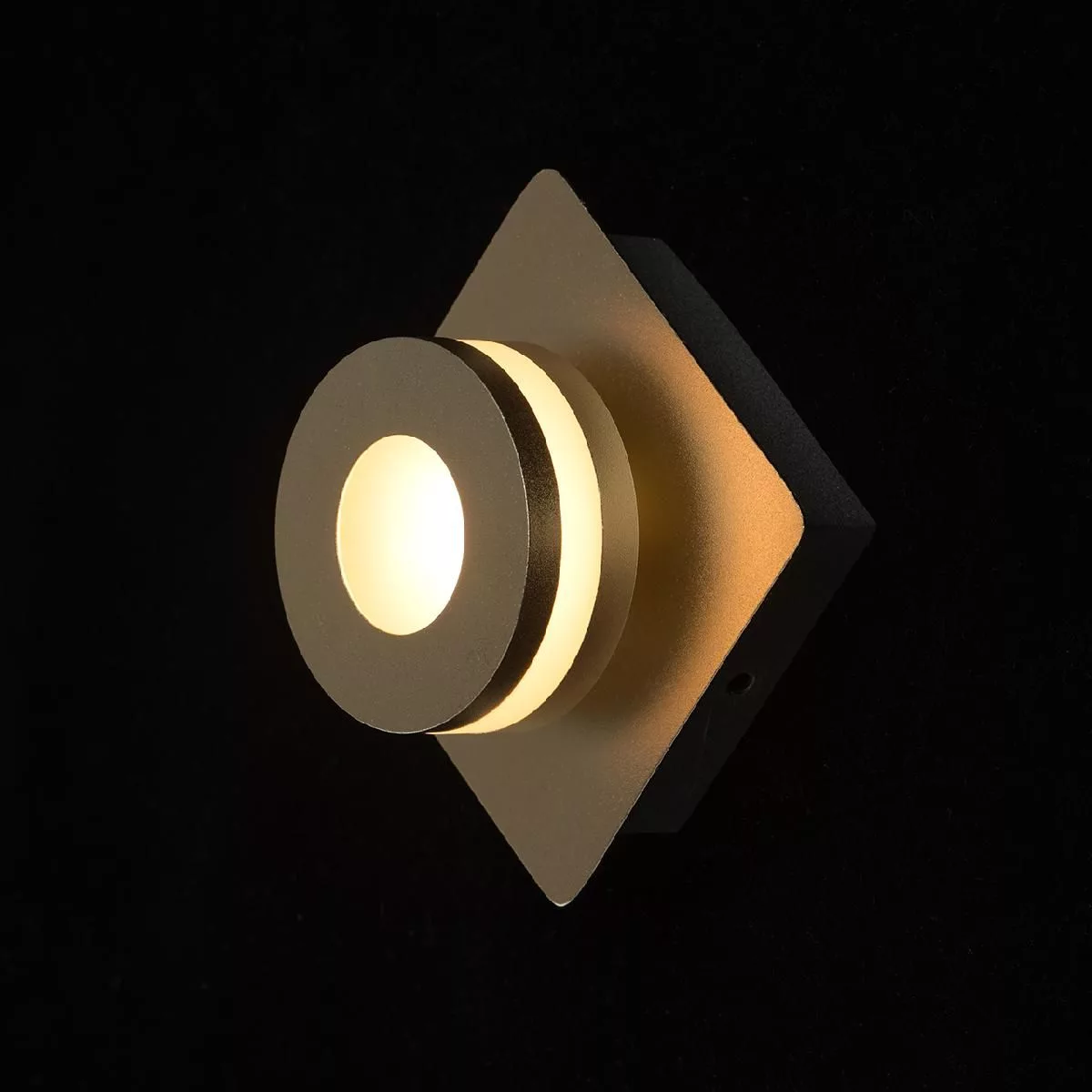 Настенный светильник De Markt Пунктум золотой 549020301