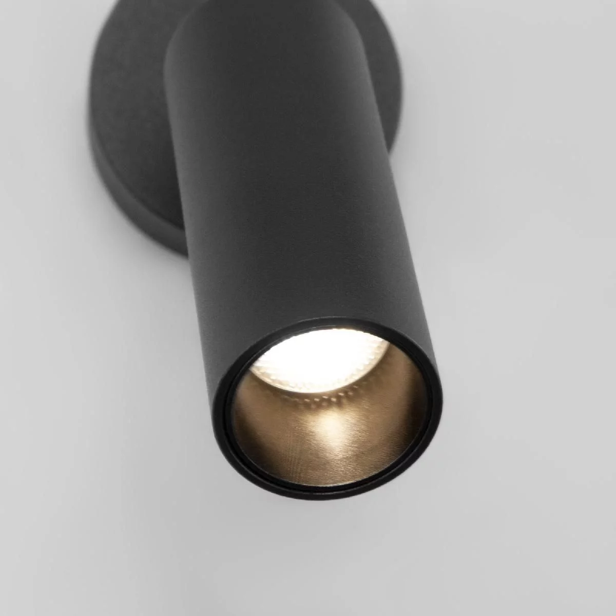 Светодиодный светильник Eurosvet черный 20133/1 LED
