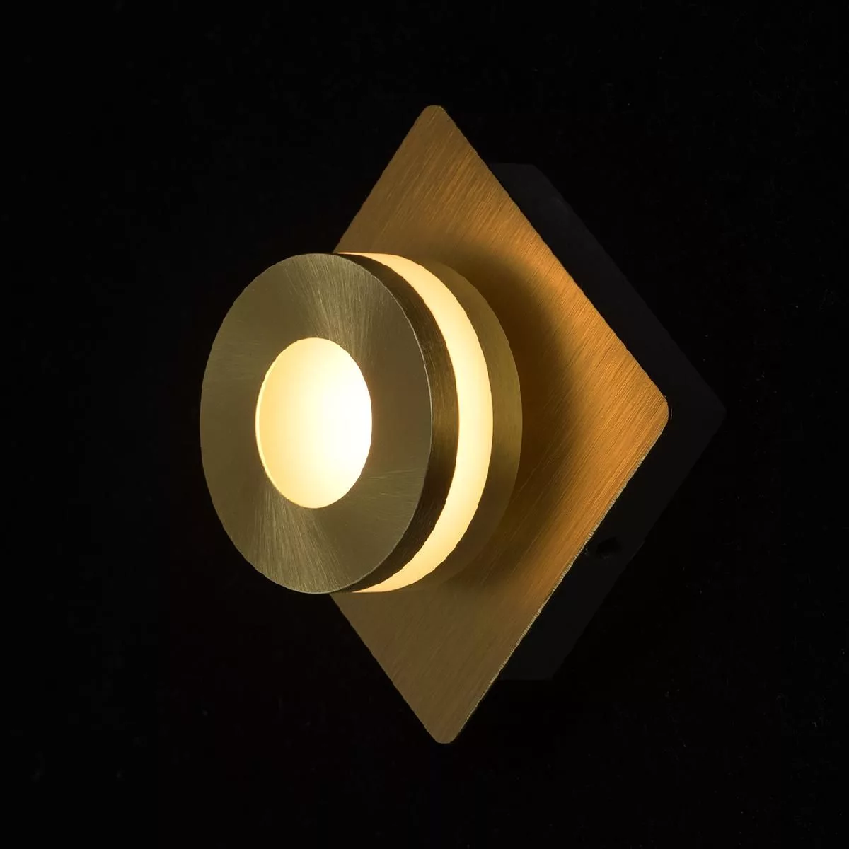 Настенный светильник De Markt Пунктум золотой 549020201