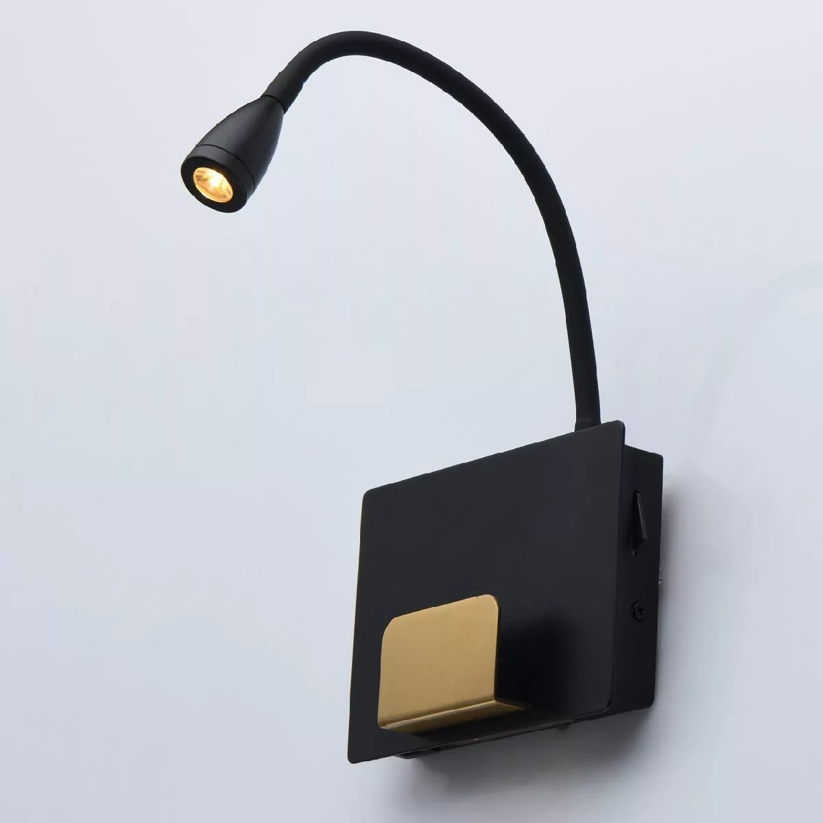 Настенный светильник De Markt Котбус чёрный 492026101